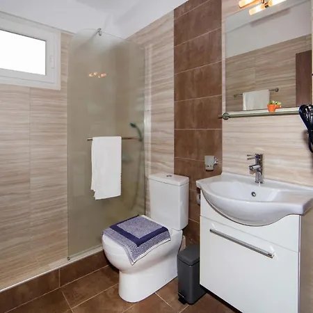 Erosaria Suites *